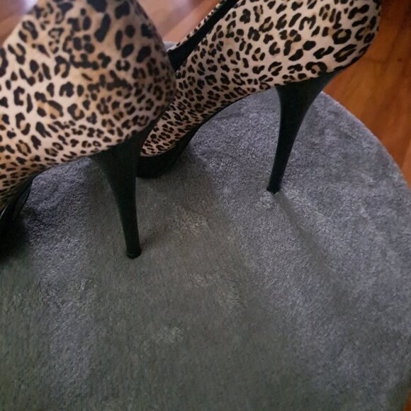 Leopard Pattern Heels - Picture 12 of 12